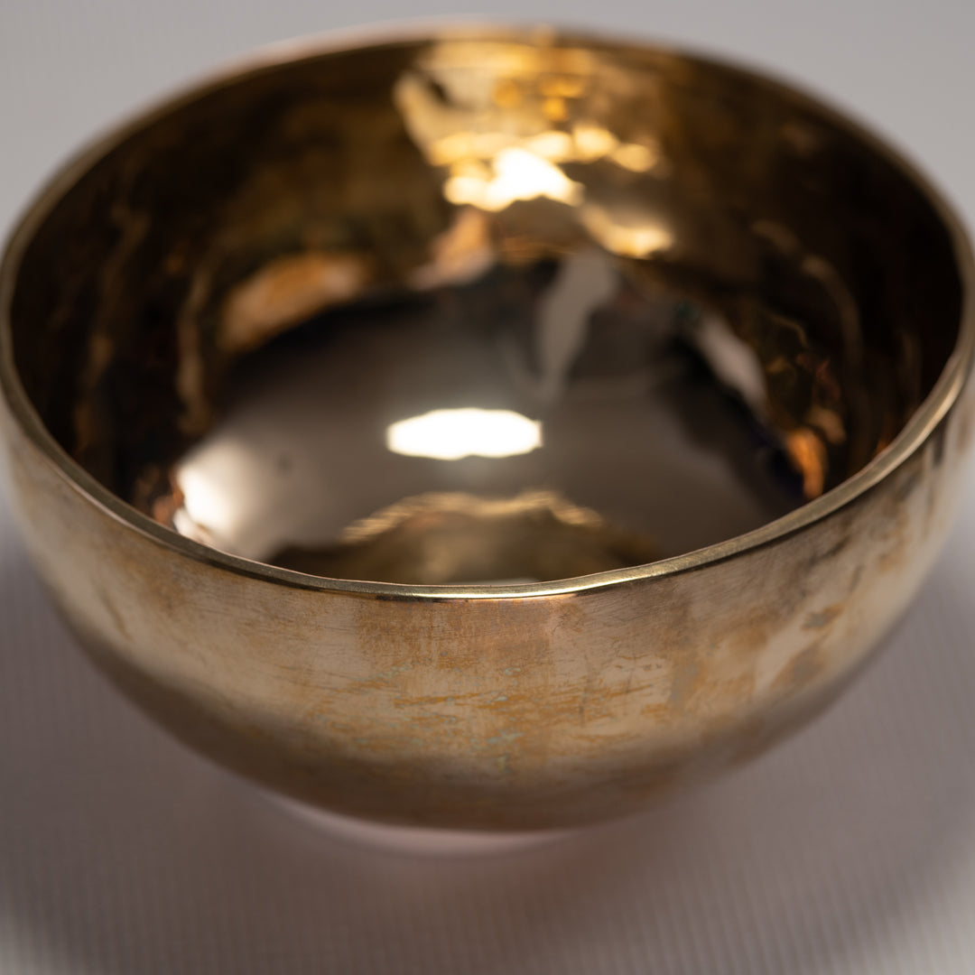 9" D#+28 Himalayan Singing Bowl