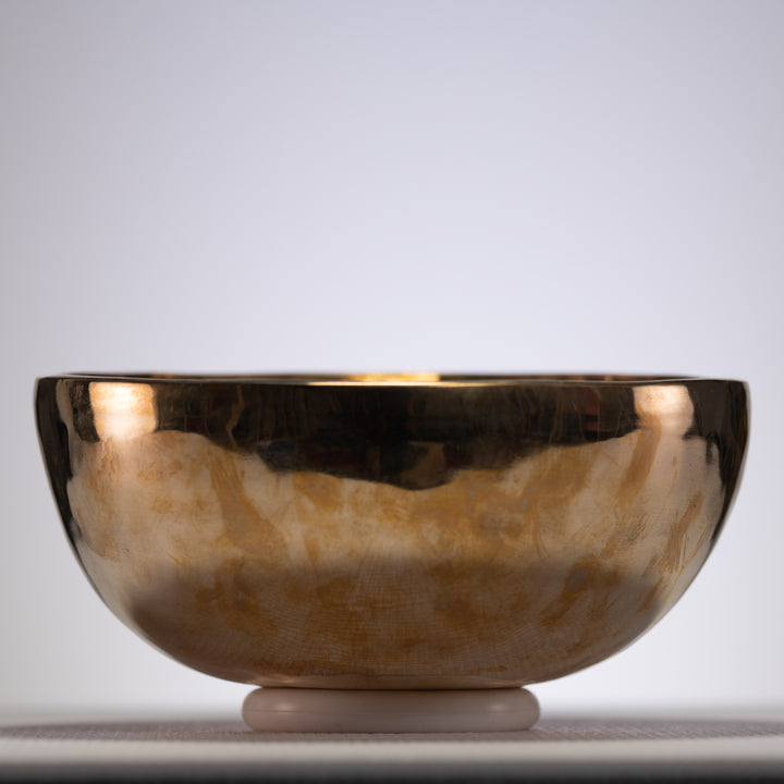 Metal sound bowl for relaxation