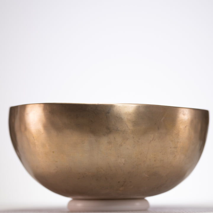 Metal singing bowl for sound healing