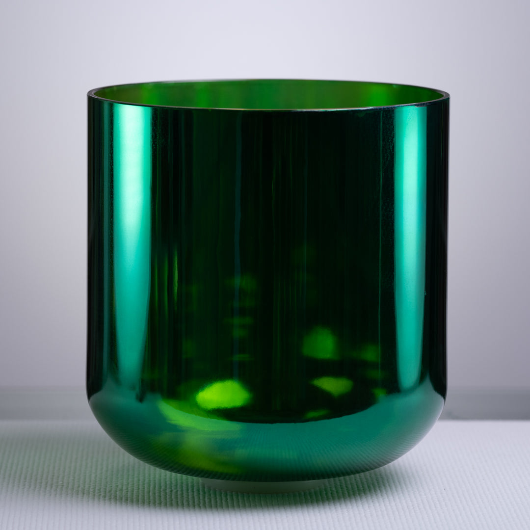 Tall singing bowl with long sustain for sound healing
