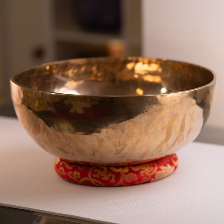 B note singing bowl for sound healing