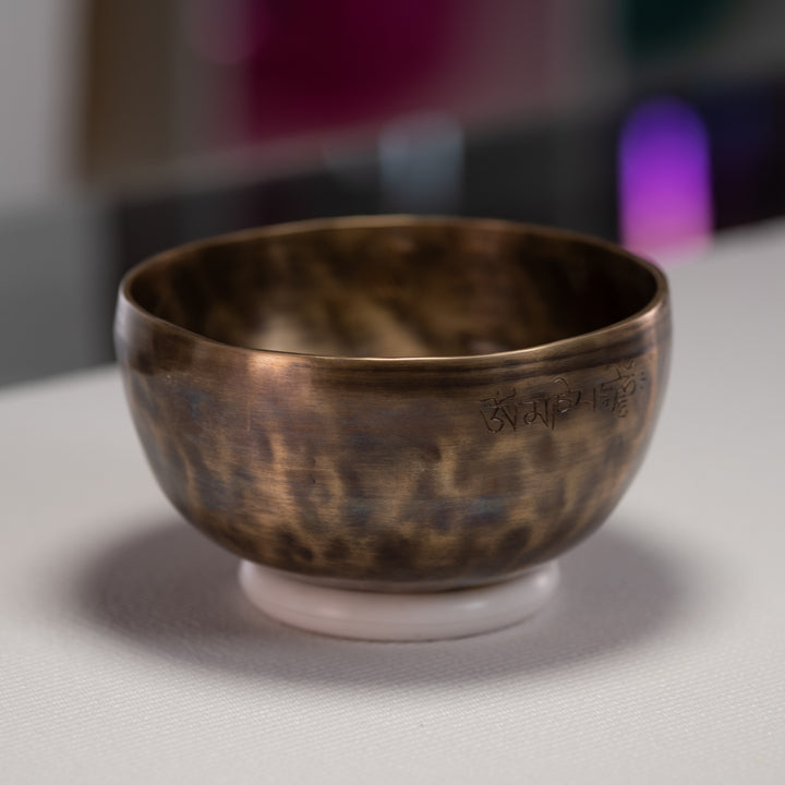 Metal bowl for relaxation