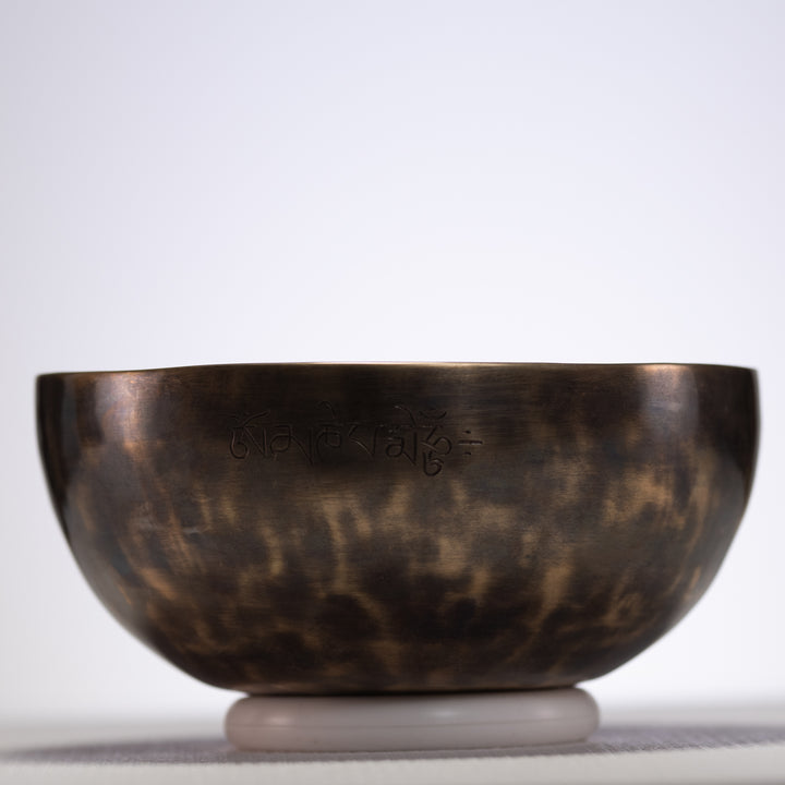 Metal bowl for sound healing