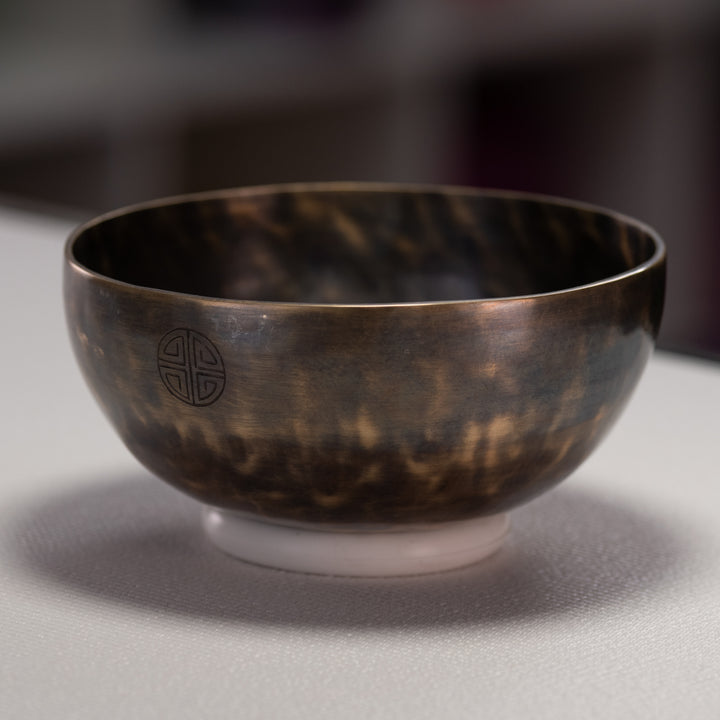 Metal singing bowl for meditation