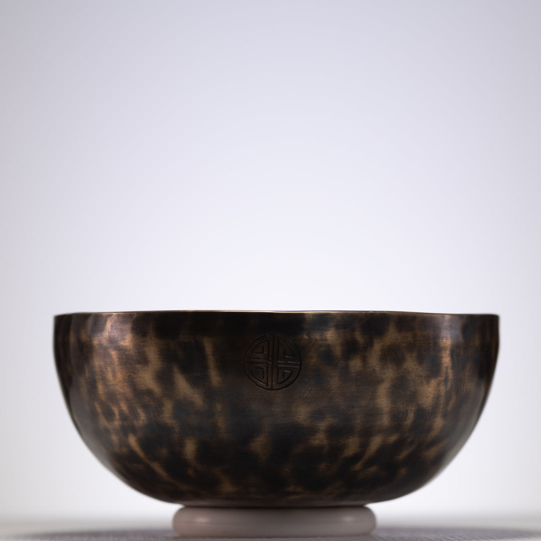 Metal singing bowl for sound healing