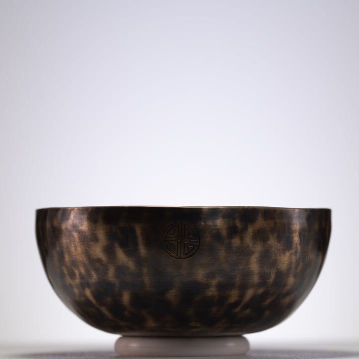 Metal singing bowl for sound healing
