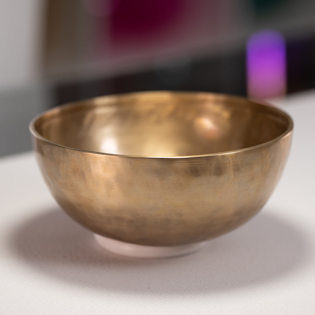 Singing bowl for meditation