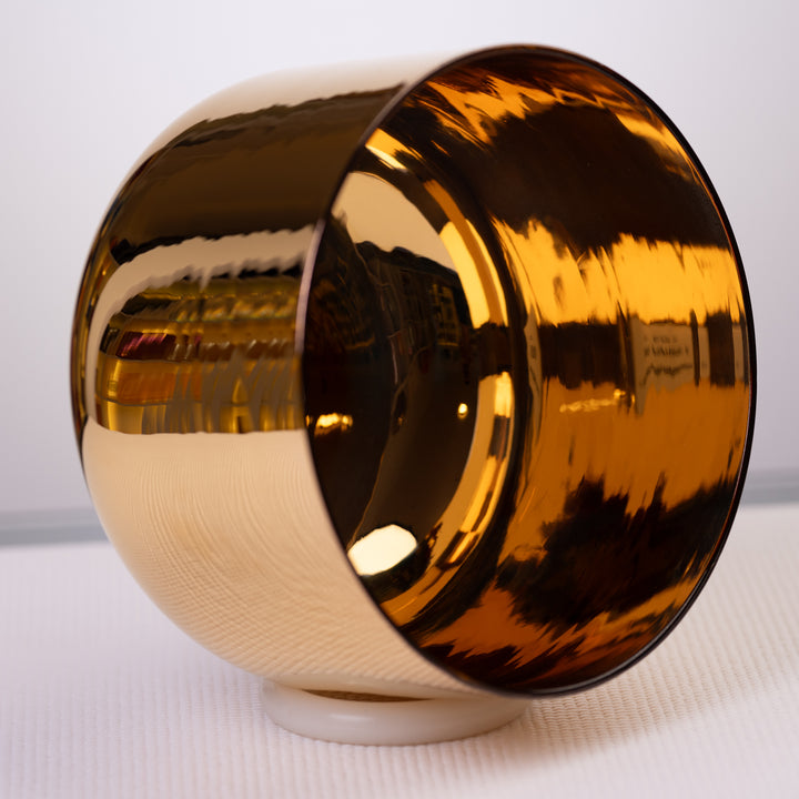 Crown chakra singing bowl in gold